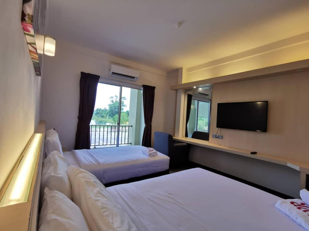 Serdang Lake View Resort Sungai Kechil Exteriér fotografie