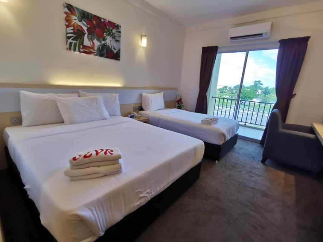 Serdang Lake View Resort Sungai Kechil Exteriér fotografie